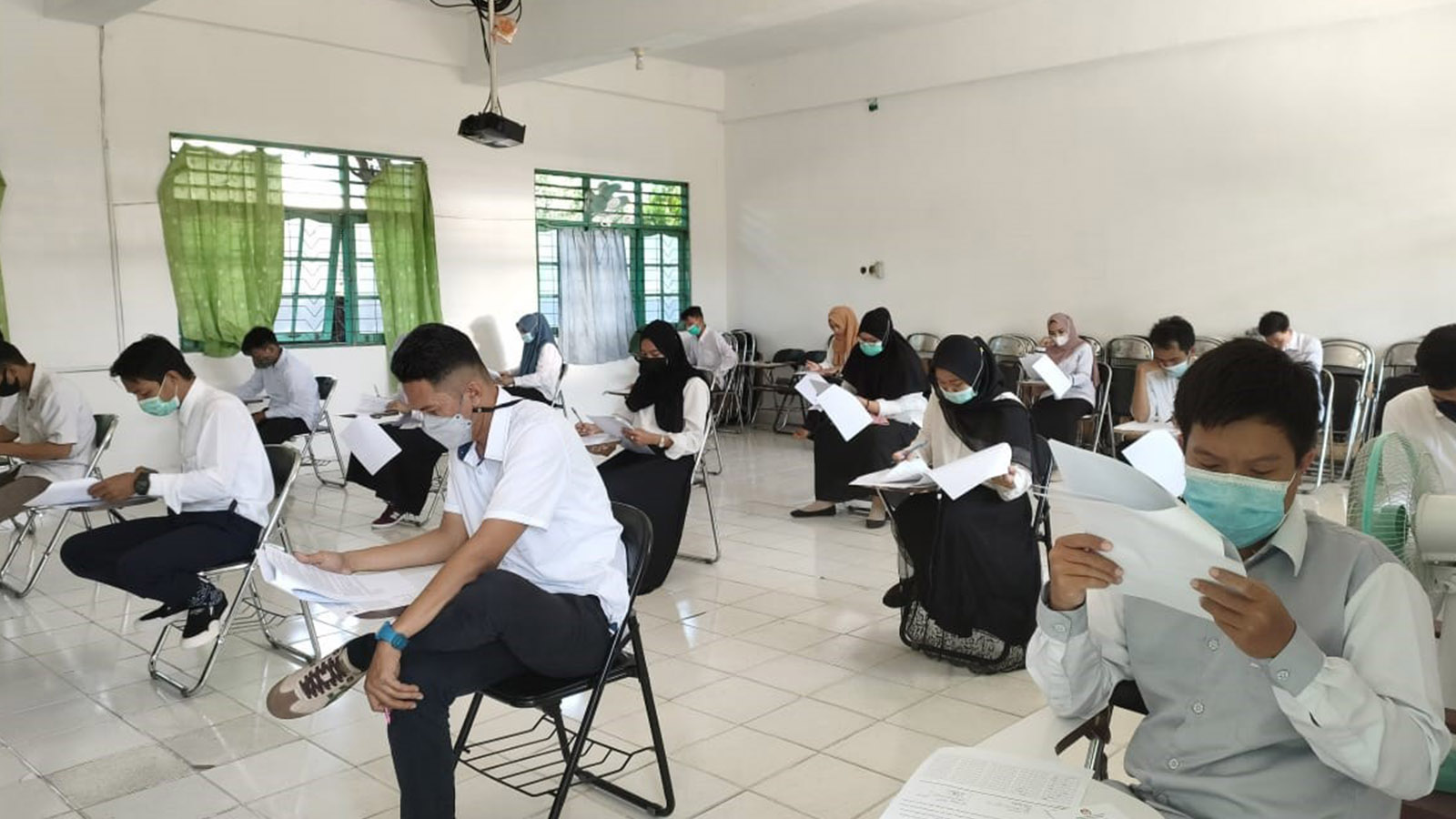 Bawaslu Banjar Awasi Tes Tertulis Penerimaan PPK pada Pemungutan Suara Ulang Pilgub Kalsel