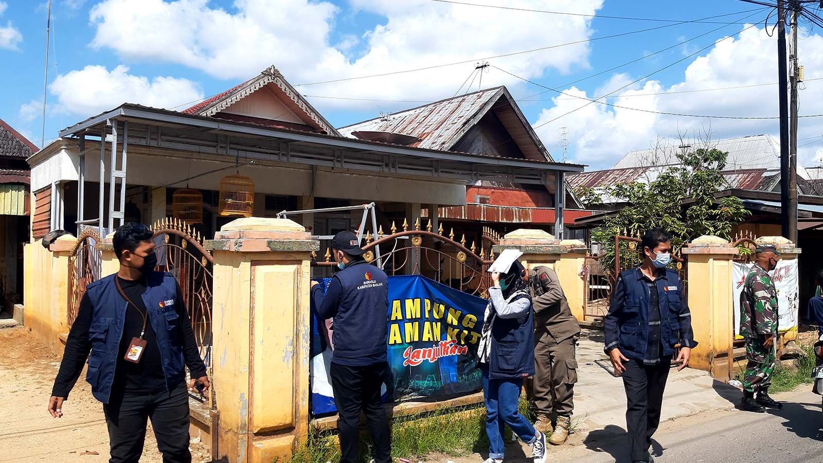Jelang PSU, Bawaslu Banjar Tertibkan Spanduk Provokatif