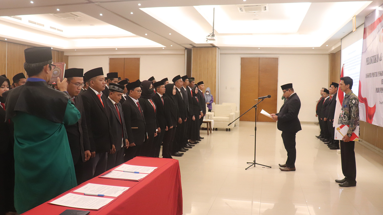 Pelantikan dan Pengambilan Sumpah/Janji 60 Panwascam Se-Kabupaten Banjar