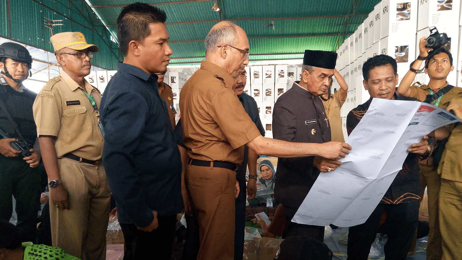 Bupati Pantau Gudang Logistik KPU Kabupaten Banjar