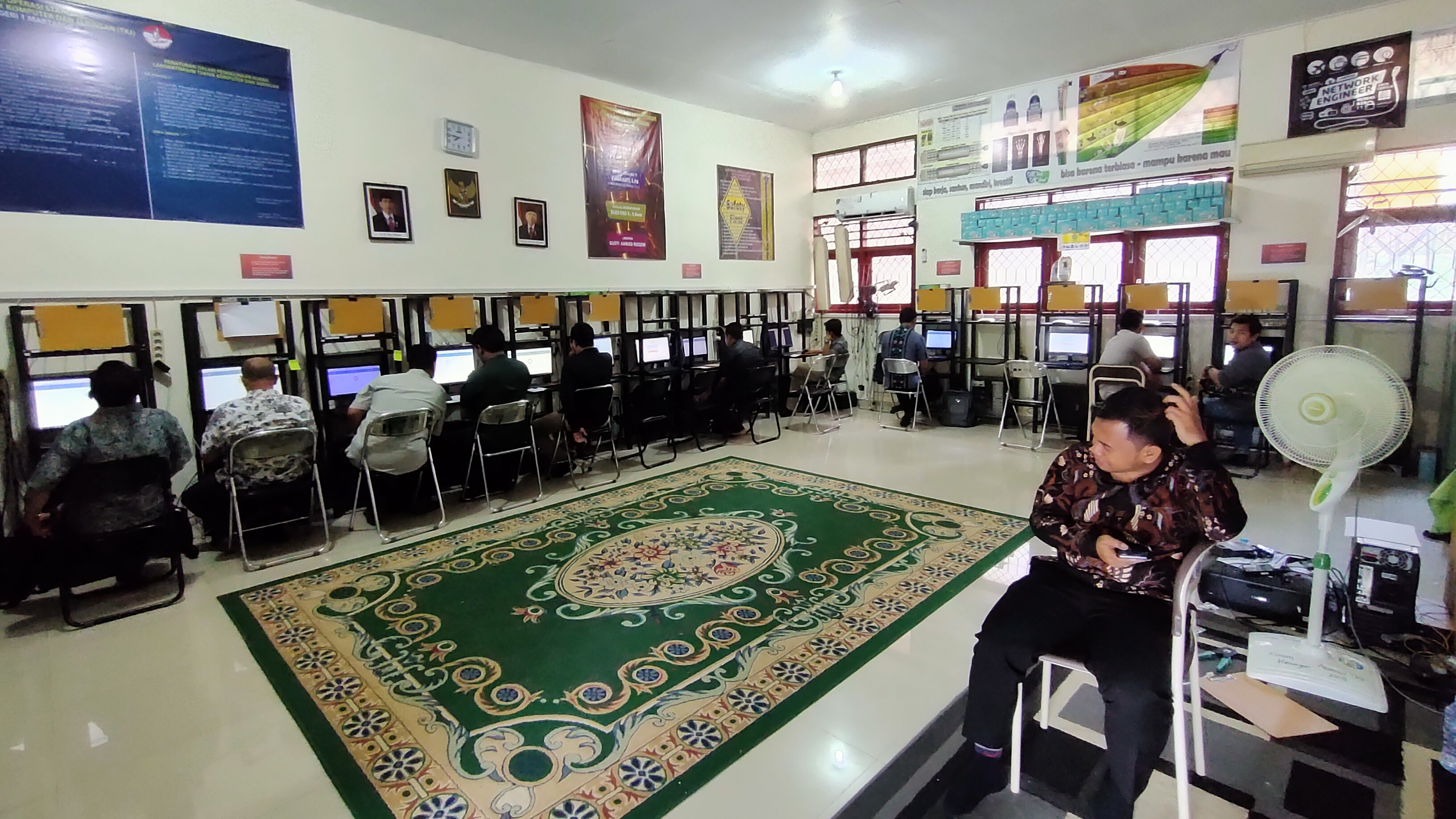 Pelaksanaan Tes Terlulis Berbasis Komputer (Online) dilanjutkan dengan Tes Wawancara Untuk Calon Panwaslih Kecamatan