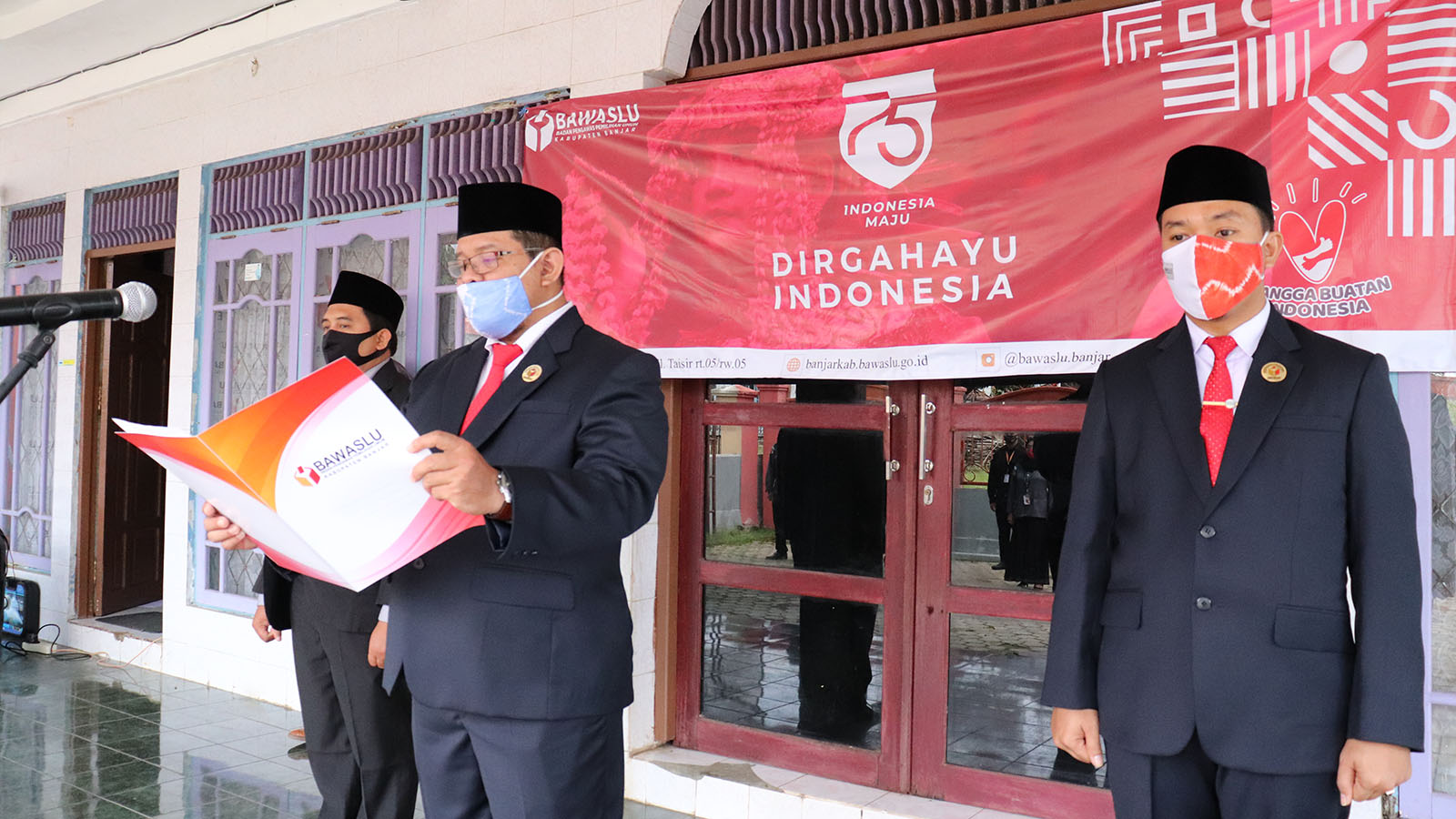 Upacara HUT RI ke-75, di Bawaslu Kabupaten Banjar.