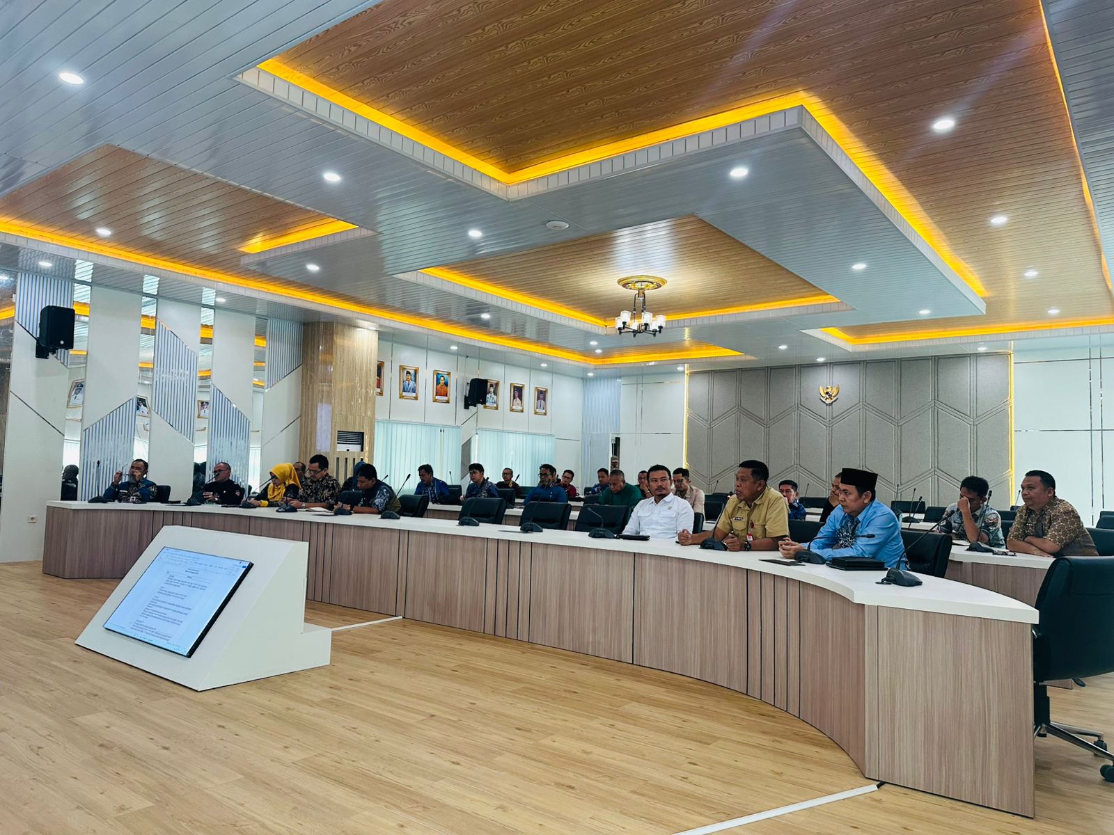 rapat pemda