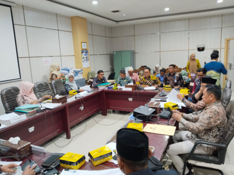 rapat dprd