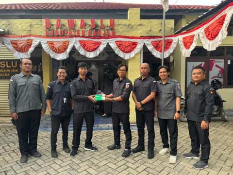 pembagian masker