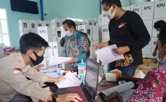 Bawaslu Banjar Awasi Pembukaan Kotak Suara