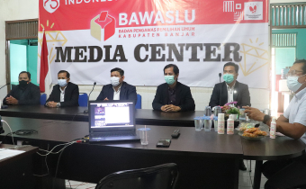 Bawaslu Banjar Ikuti Sidang Pembacaan Putusan MK Pemilihan Calon Bupati dan Wakil Bupati Banjar