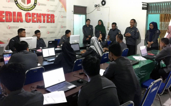 Staff Bawaslu Banjar Ikuti Evaluasi Dengan Tes SOCRATIVE